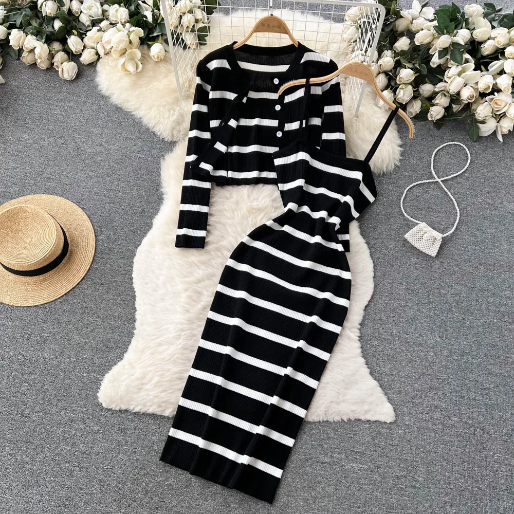 Street Fashion Korean - 韓国の甘いヒットカラーパッチワークストライプスパゲッティストラップドレスとVネック長袖カーディガン2点セット