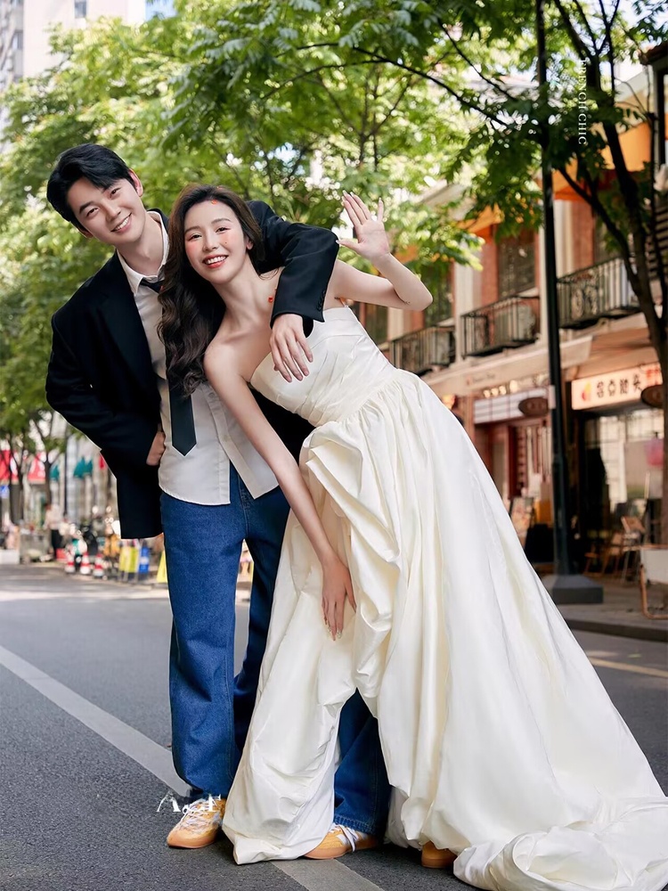 Street Fashion Korean - ファッショナブルな韓国スタイルのデニムストリートスナップウェディングドレスカップル写真撮影服若いクリエイティブ人気スタジオ衣装