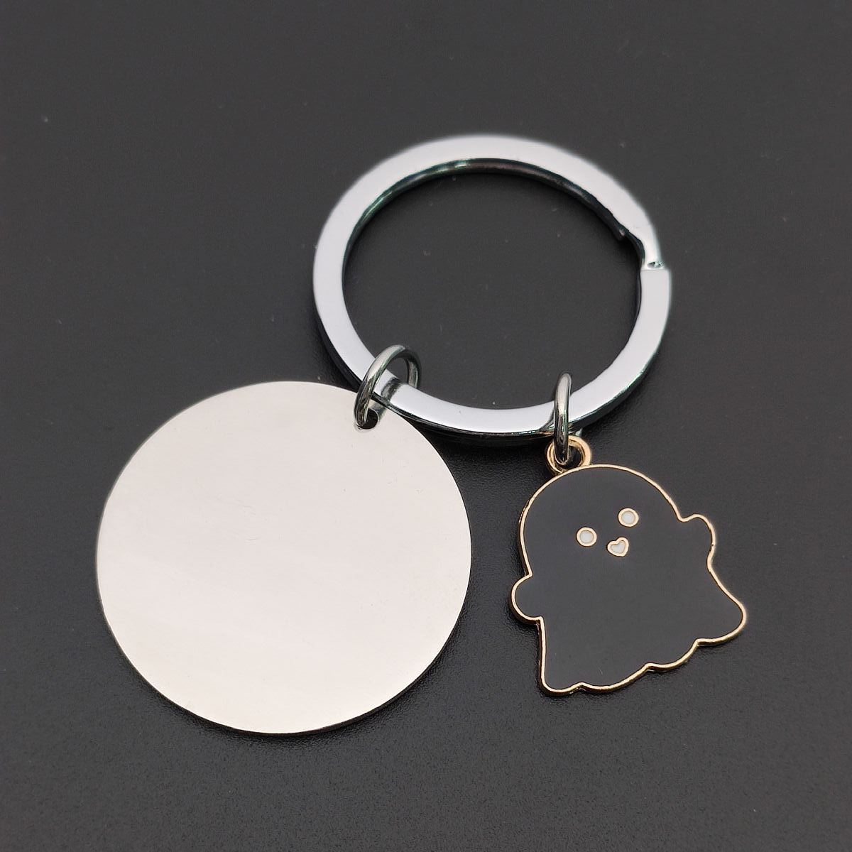 創造性あふれるメタルキーホルダー ハロウィン キュートで楽し - Street Fashion Rings のレビューと価格