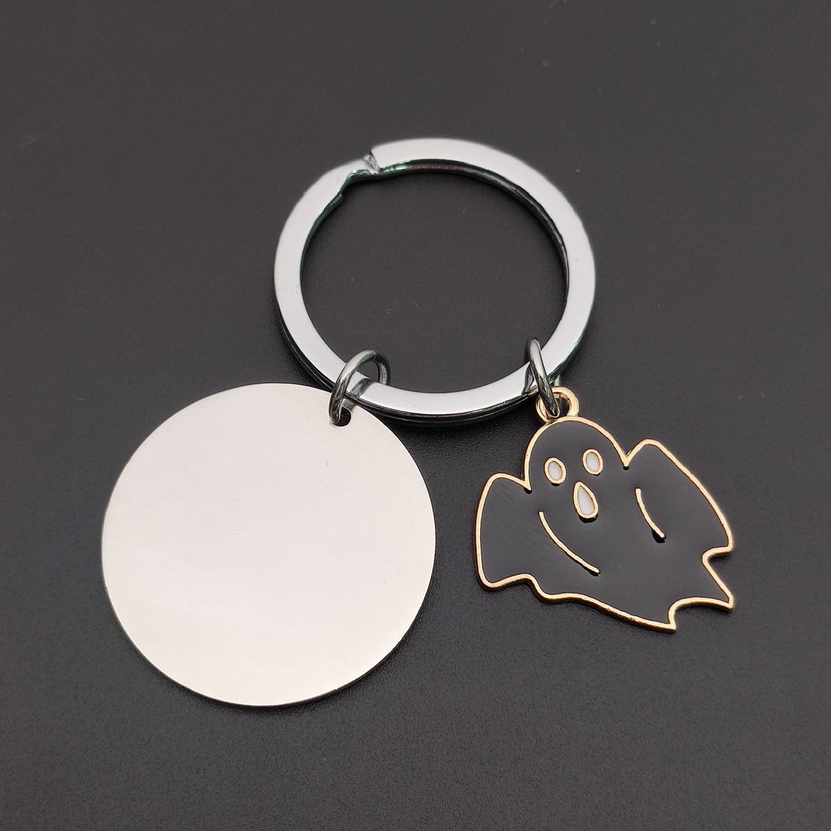 創造性あふれるメタルキーホルダー ハロウィン キュートで楽し - Street Fashion Rings のレビューと価格