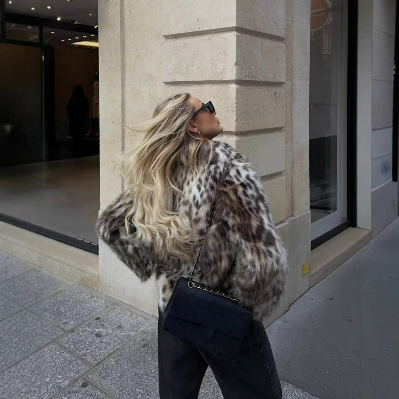 ヨーロッパの美しい女性服ファッション 秋冬新作 サーマルラペ - Street Fashion Europe のレビューと価格
