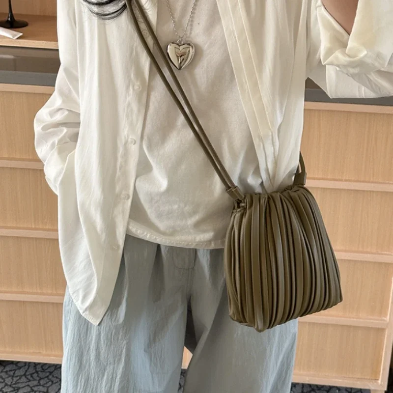 夏の新型女性用プリーツメッセンジャーバッグ 韓国ニッチデザイ - Street Fashion Korean のレビューと価格